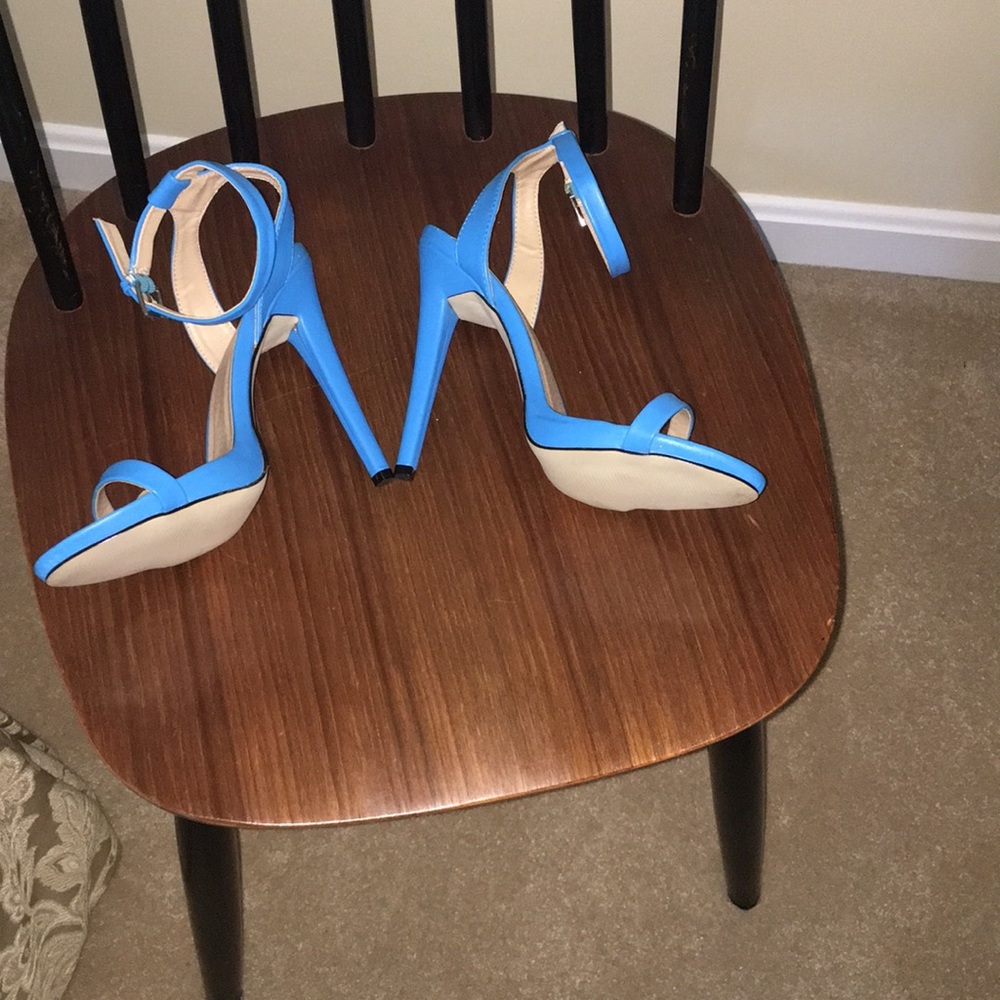 Shoes - Picture 7 of 8
